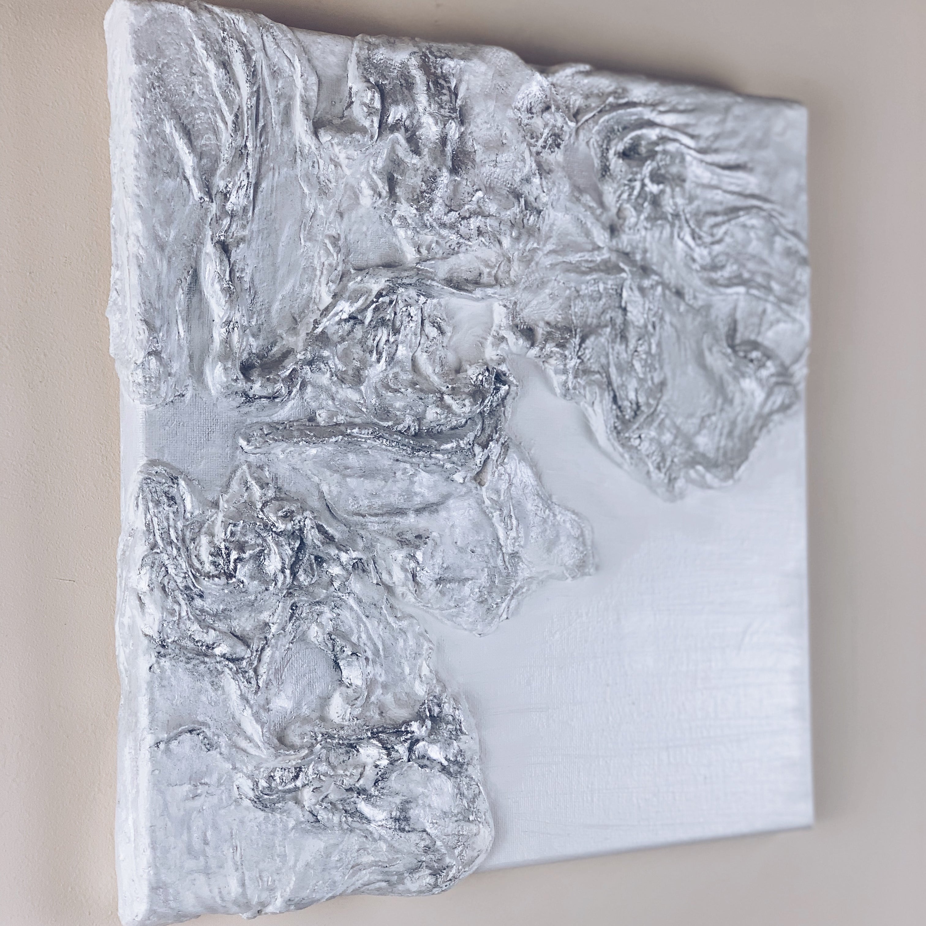 Pintura - White and Silver waves