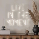Live in the moment, letrero luz